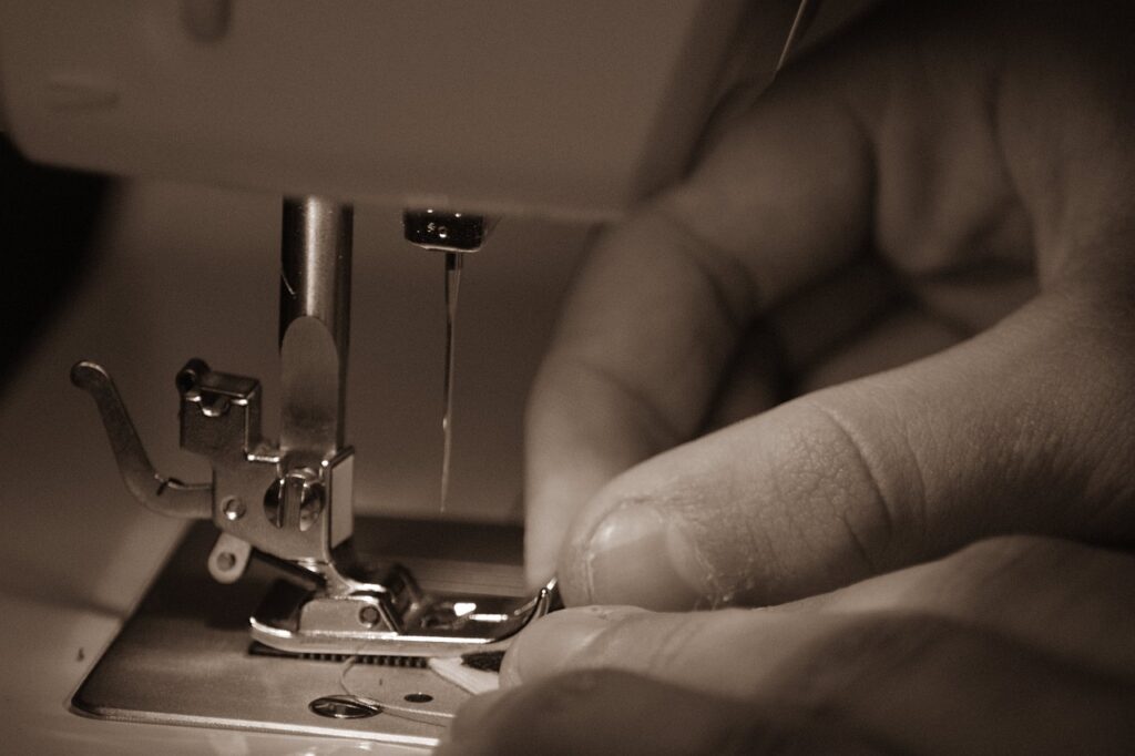 sewing, machine, hand-2345477.jpg