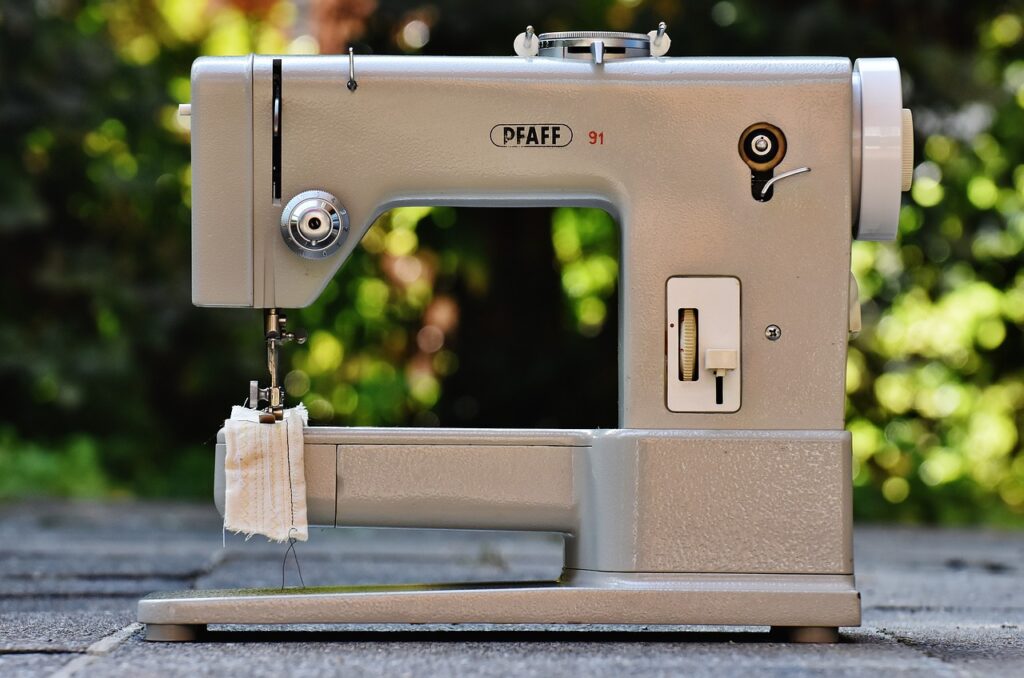 sewing machine, pfaff, sixties-1662438.jpg