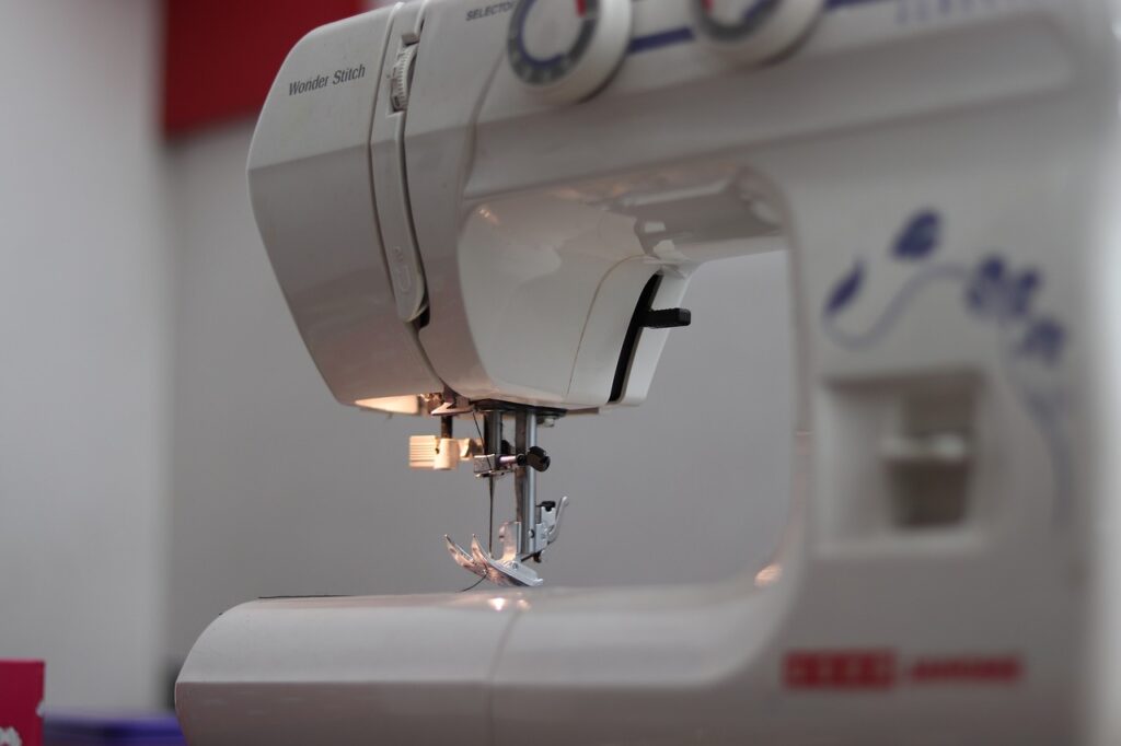 sewing machine, workshop, device-6517447.jpg